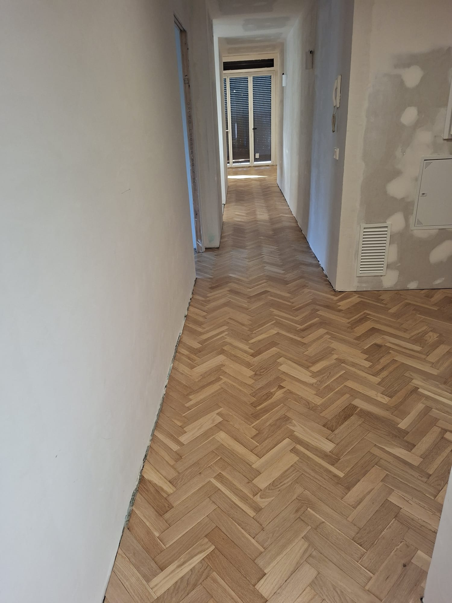Parquet de roure en espiga acabat