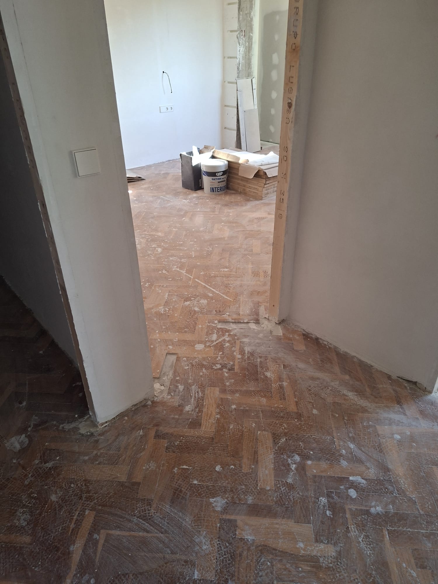 Restauració d'un parquet de mosaic antic a Lleida