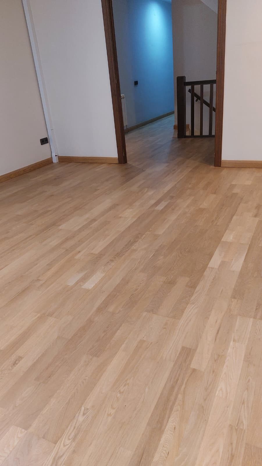 Acuchillado de parquet de roble con máquina de aspiración por Solparquet en Lleida